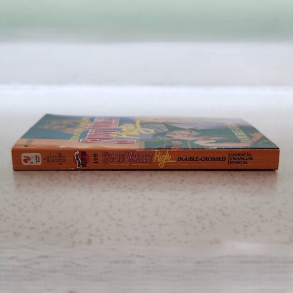 Sweet Valley High #109 Double Crossed - Picture 2 of 5